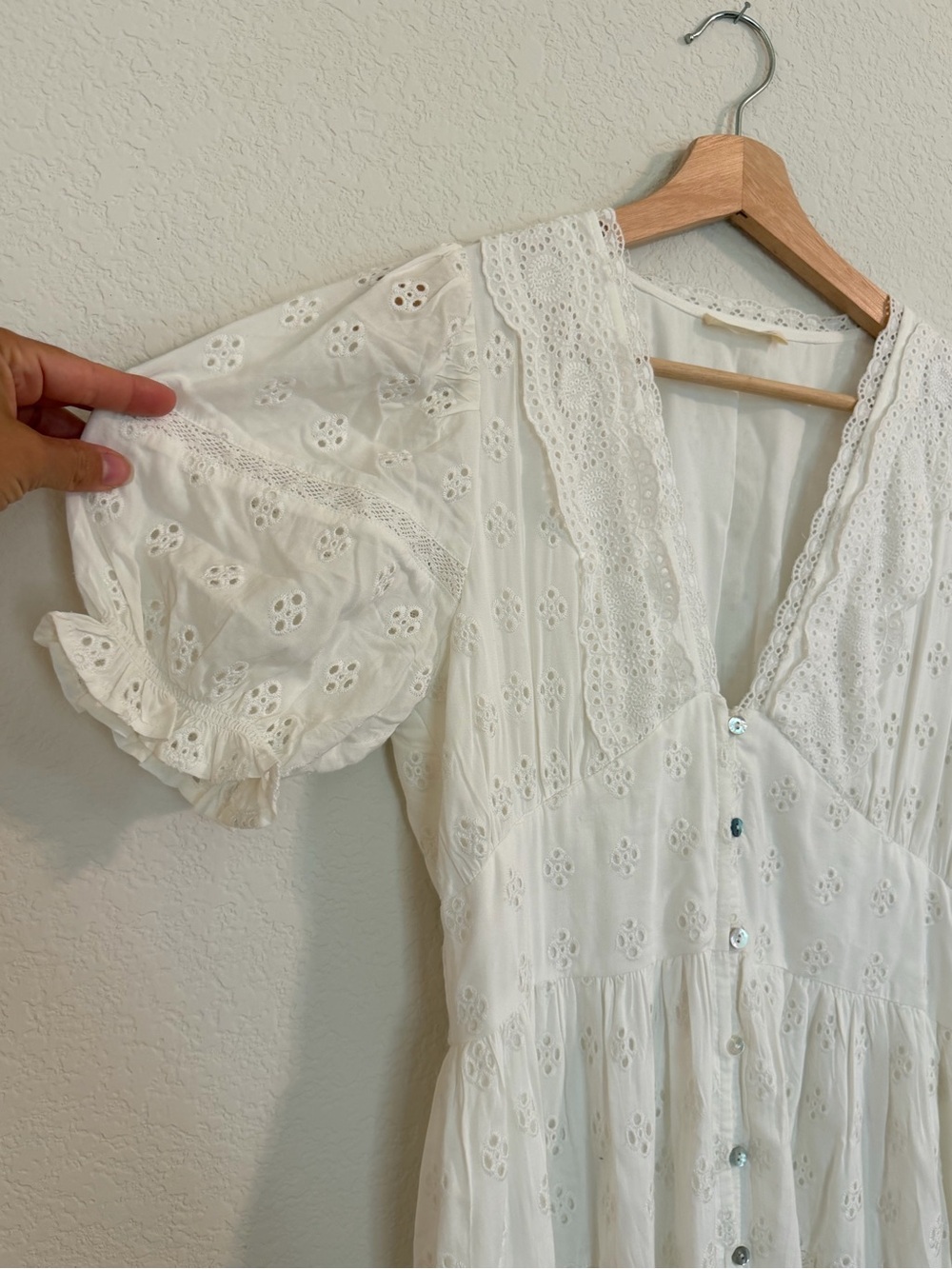 White Eyelet‎ Button-Front Maxi Dress - Picture 4 of 7